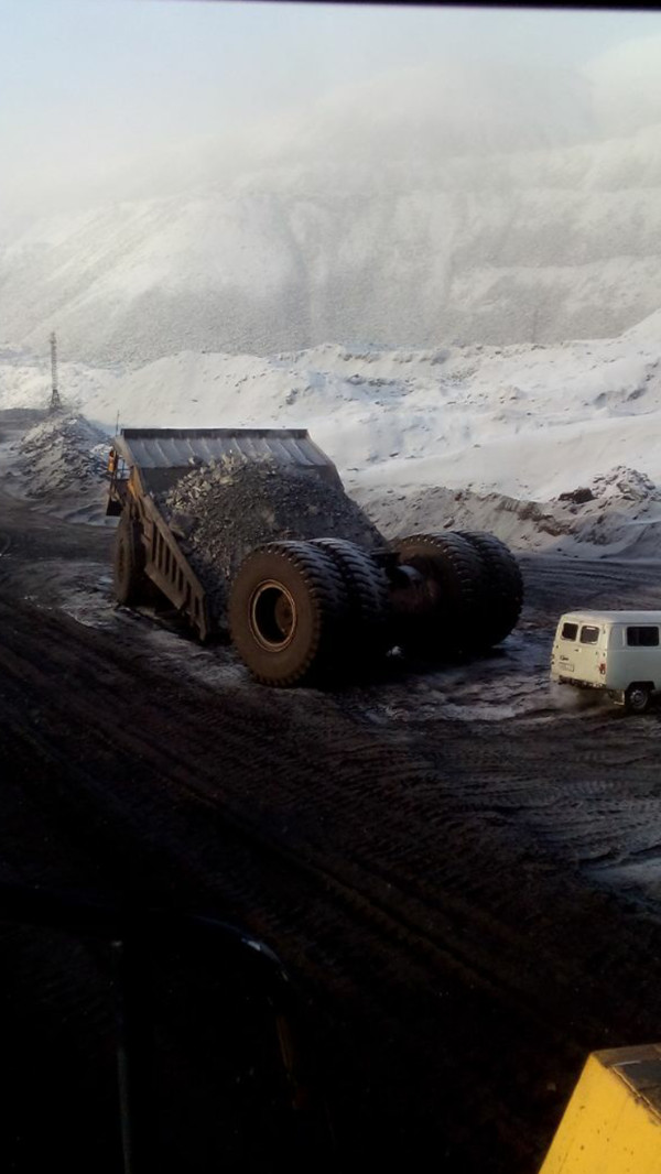 Skates discarded - BelAZ, Crash, Winter