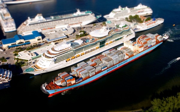 Gorgeous photo - Vessel, Container, Liner, , Port, Berth, Cruise liners
