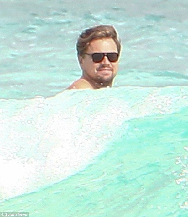 Look at your boyfriend and then look at me. - Leonardo DiCaprio, Paparazzi, Old spice