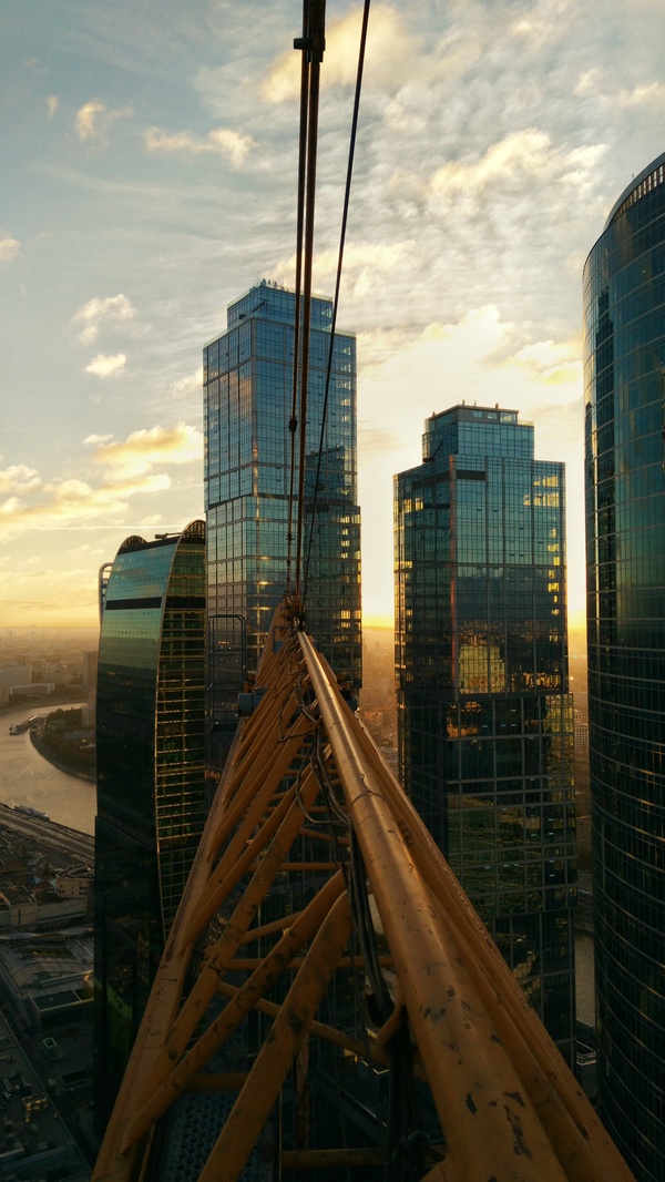 Good morning, last hero! - My, Memory, Autumn, Viktor Tsoi, Moscow City, Roofing, dawn, Morning