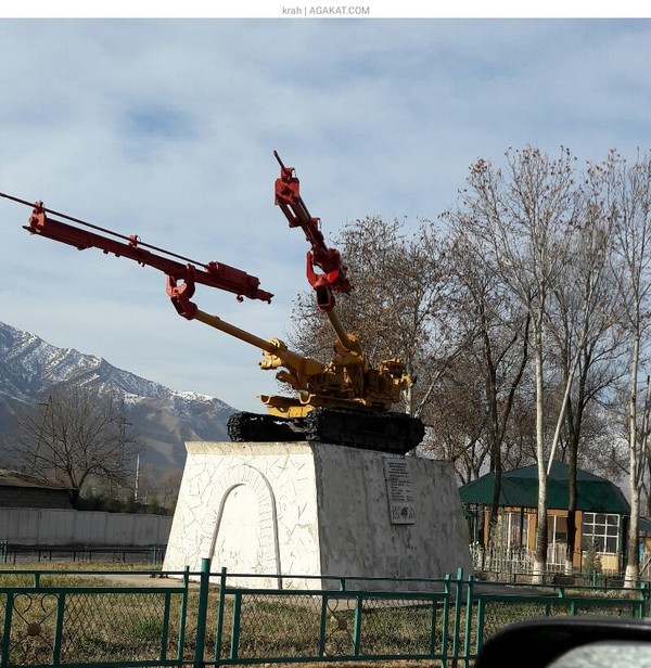 Monument to the transformer. But really, what is it? I hope it's not an automatic syringe... - Transformers, Monument