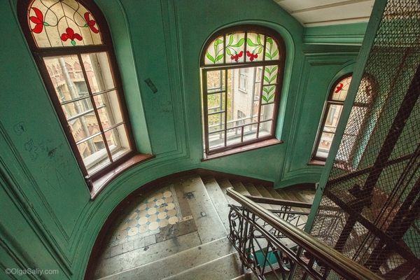 В Петербурге запустили бесплатные экскурсии по парадным