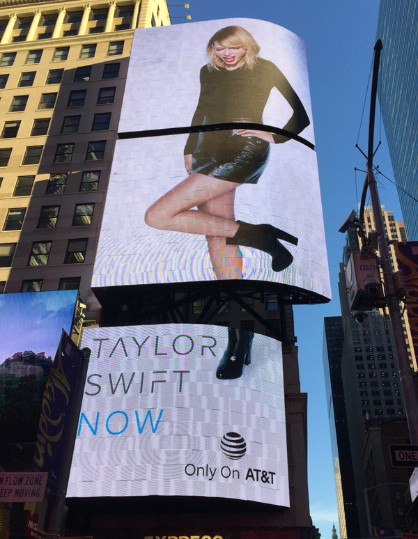 Taylor placed in Times Square - Times Square, Att, Taylor Swift, Longpost