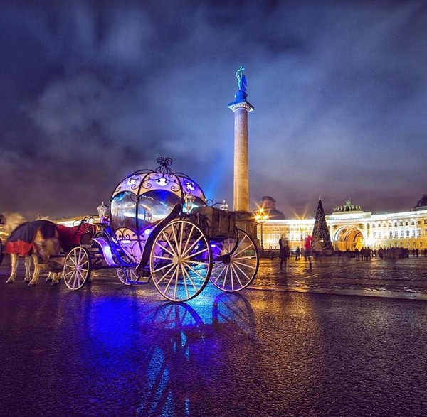 Just like in a fairy tale...) - Saint Petersburg, Palace Square, General Staff Building, Alexander Column, Coach
