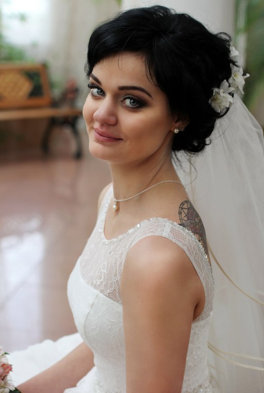 The main decoration of the bride is a tattoo on her back. - Photo, Bride, Tattoo