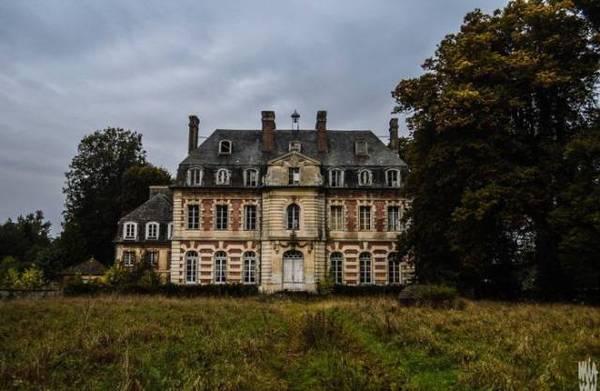 Mysterious castle in France abandoned for hundreds of years - Longpost, , France