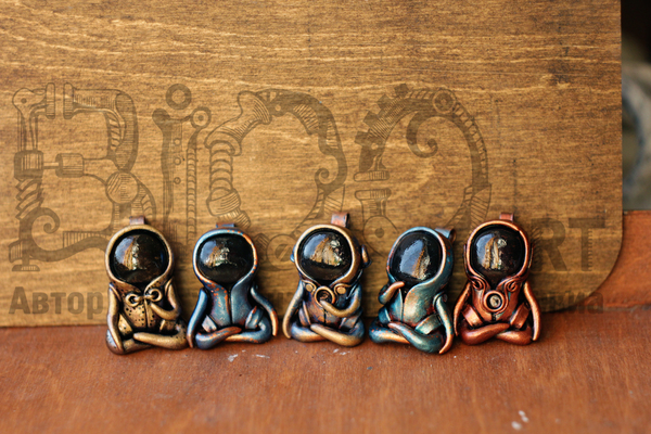 Meditating Rogues. - My, Pendant, Polymer clay, Spacesuit, Handmade, Meditation