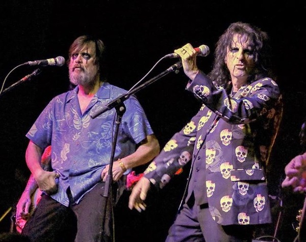 Jim Carrey in Alice Cooper makeup on stage with Alice Cooper. - Jim carrey, Alice Cooper, Music, Musicians