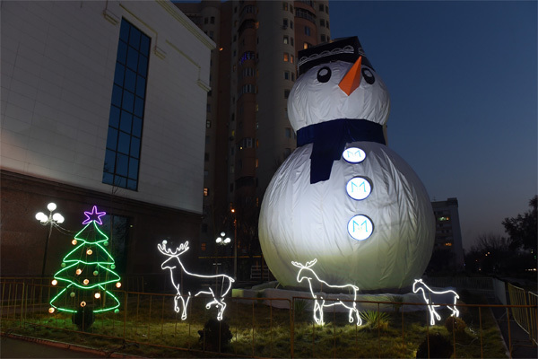 A 14-meter snowman was installed in Tashkent - , In Moscow, , Longpost, Snow