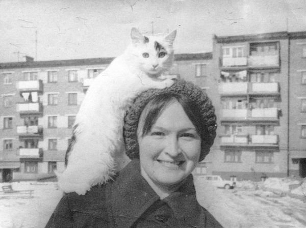 Mom's friend. - the USSR, Girls, cat, Old photo