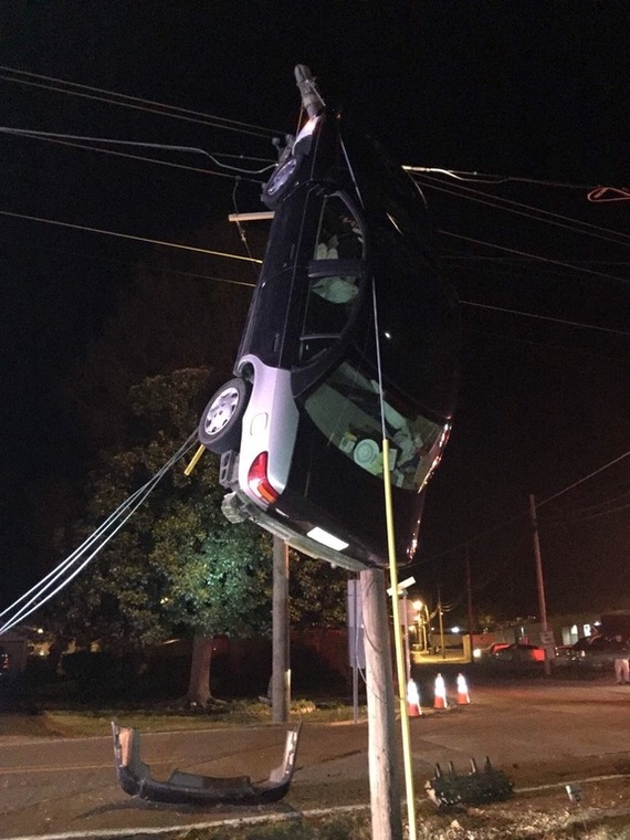 Car tangled in power lines on a lamppost - Auto, Crash, Question