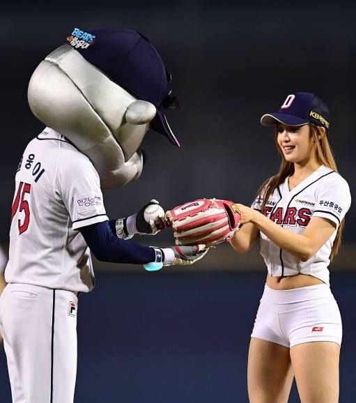 Do you love Korean baseball as much as I do? - Baseball, Корея, beauty, Longpost, Girls