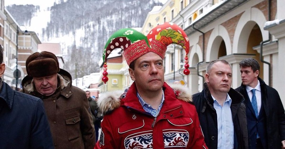 Путин В Красной Куртке Фото