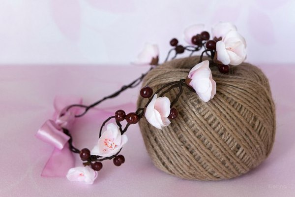 Вишневый веночек с сакурой из фоамирана и ягодами из полимерной глины Вишня, Фоамиран, Своими руками, Сакура, Украшение, Полимерная глина, Флористика, Длиннопост