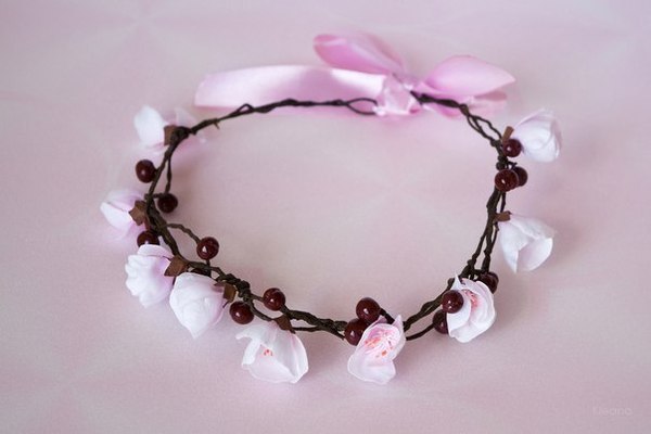 Вишневый веночек с сакурой из фоамирана и ягодами из полимерной глины Вишня, Фоамиран, Своими руками, Сакура, Украшение, Полимерная глина, Флористика, Длиннопост