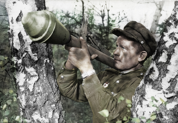 Colorization: Soviet soldier with captured Faustpatron - My, Colorization, the USSR, The Great Patriotic War, The Second World War, Faustpatron, Trophy, Birch, Forest