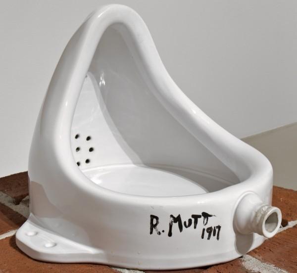 Ostap Bender nervously smokes on the sidelines, looking at the preferences of millionaires in art. - Fountain, Urinal, Art object, Marcel Duchamp, Dadaism, Longpost