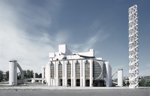 On a wave of unusual buildings. - Velikiy Novgorod, Drama Theatre, Architecture, Building