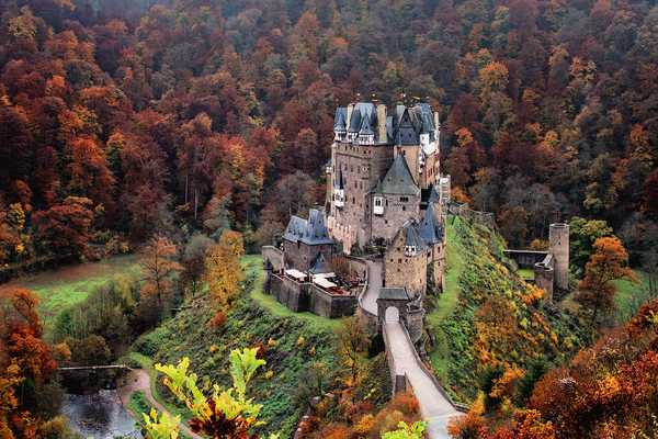 Eltz Castle, Germany - Lock, Why would I live like this?, Forest, Photo