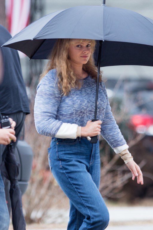 Margot Robbie as figure skater Tonya Harding (on the set of I, Tonya) - Margot Robbie, Movies, Tonya