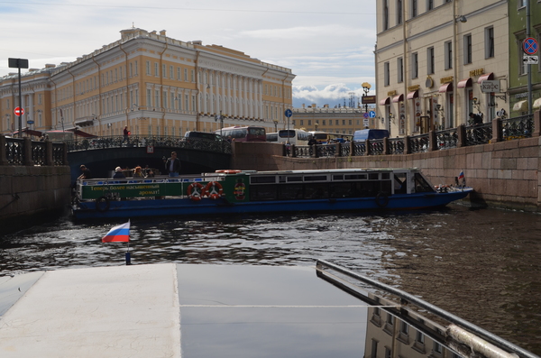 There are also traffic jams in the water. - My, Saint Petersburg, Channel, Traffic jams, Excursion, Road accident, EHC, Incident