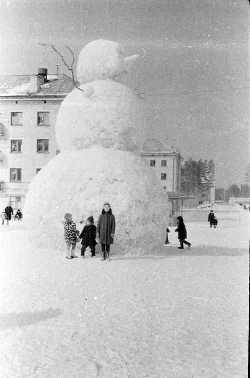 In childhood, the grass is greener and the snowmen are bigger ... - Winter, snowman, the USSR, Childhood