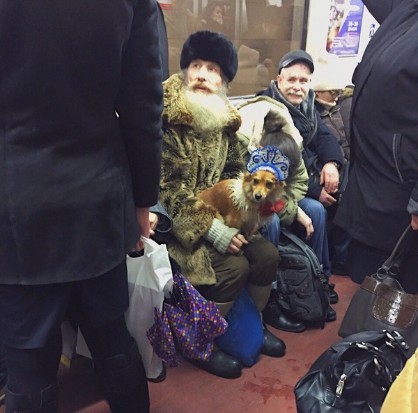 Ded Moroz and Snegurochka - Saint Petersburg, Metro, Humor, Father Frost