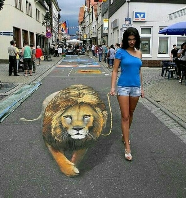 The girl is drawn as if alive - Graffiti, a lion, , Girls