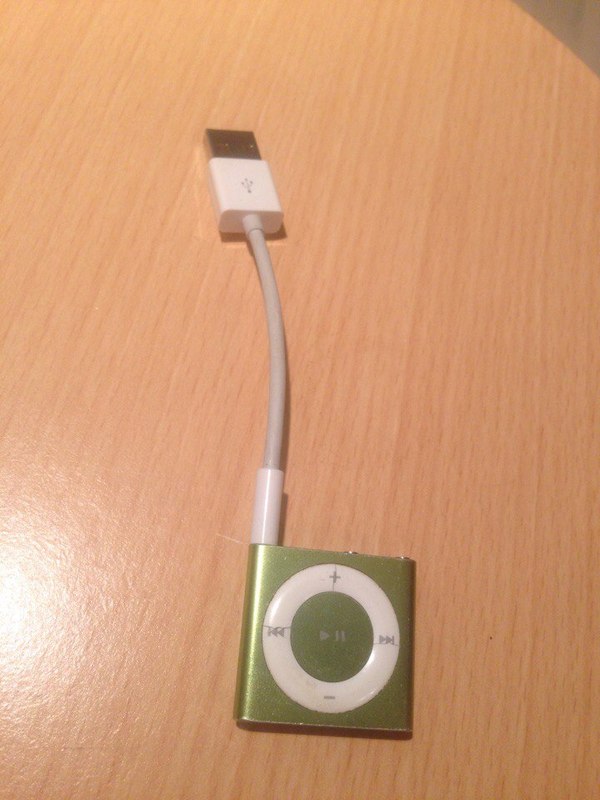  iPod shuffle.   ! iPod, 