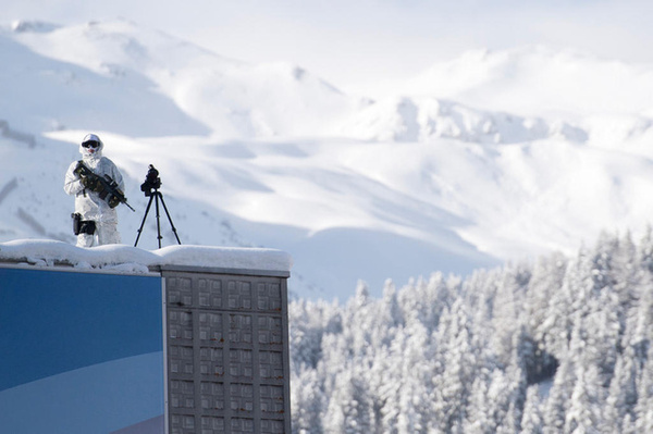 Полицейский несёт службу