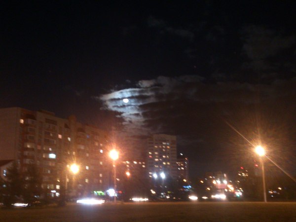 Какой-то призрак крадет луну