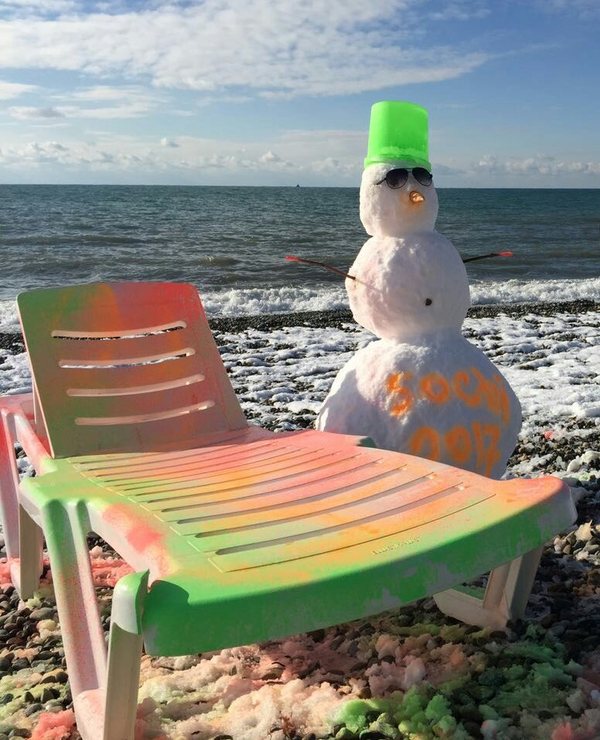 The snowman has already opened the 2017 season) And you? - Winter, snowman, Summer, Sea, Beach, Sochi