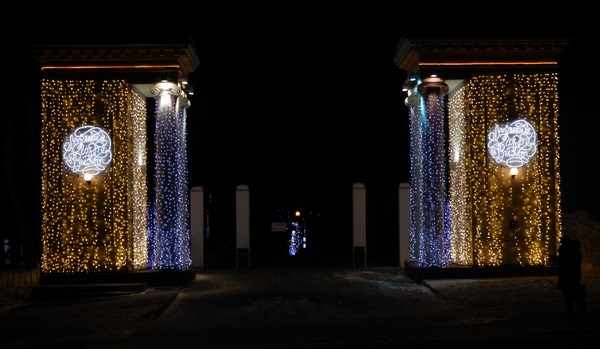 Gate of Babushkinsky Park - My, The photo, Gates, The park, Moscow, Beautiful, Lighting, Backlight, LEDs