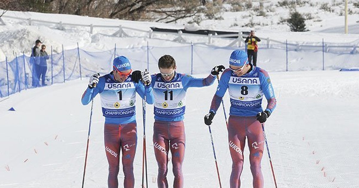 Три лыжных спортсмена. Большунов Спицов Червоткин финиш.