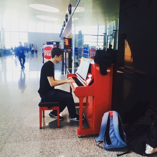 About the piano at the station - My, Piano, The airport, Piano in the bushes