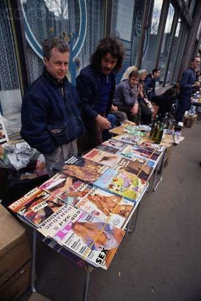 Street trade in erotic magazines, Moscow, 1992. - Erotic, Trade, 90th