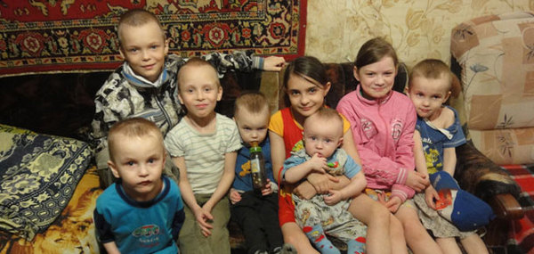Authorities are trying to take away eight children from a single father - Russia, Family, Children, Pechora, Komi Republic, Longpost, Video