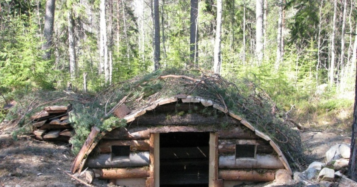 Строим дом в лесу своими руками. Землянка селькупов. Карамо землянка. Карамо жилище селькупов. Вальхейм землянка.