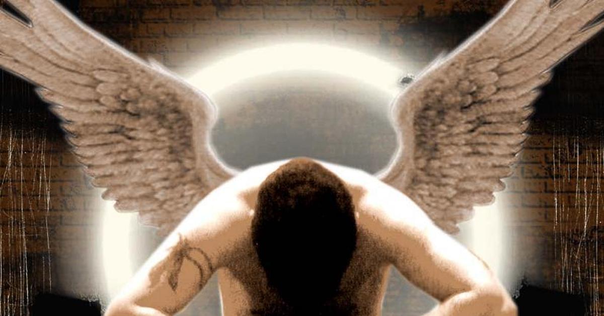 Ангел мужчина спиной. Ангел мужчина. Ангел хранитель мужчина. Ангел с крыльями мужчина. Ангел с белыми крыльями мужчина.