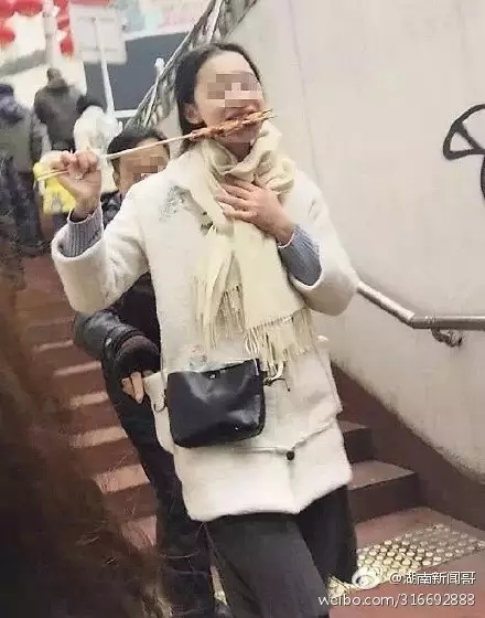 Photogenic thief or inattentive Chinese women - China, Chinese, , Thief, iPhone