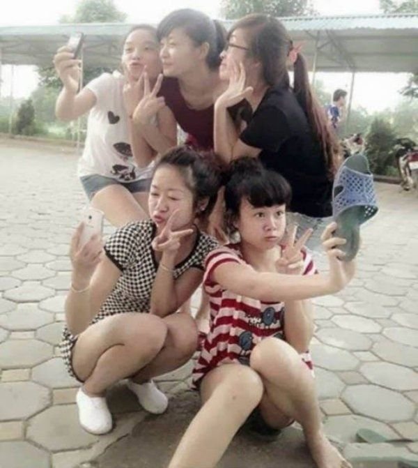 This is how they take pictures on slippers - Girls, Japanese, Madness, Selfie