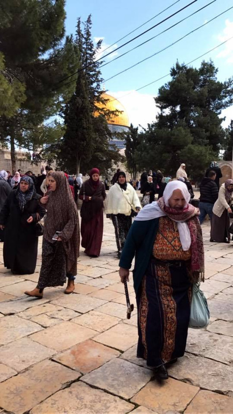 Просто бабулька с топором