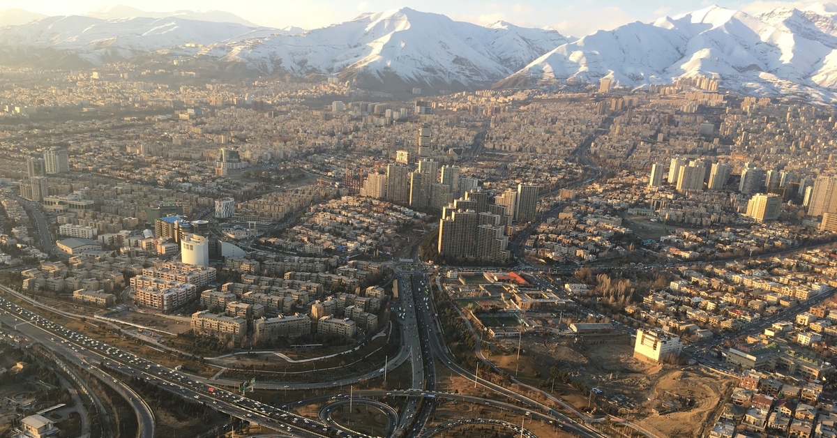 Тегеран. Иран столица Тегеран. Тегеран Мегаполис. Город Техран Иран. Иран Тегеран улицы Тегерана.