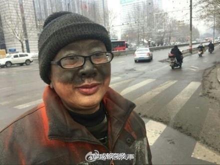 Jinan city, where smog-gray skies are commonplace, and a gauze bandage is a mandatory addition to clothing when going out - Men, Environmental pollution, 