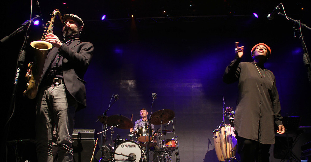 Channel 1 suite the cinematic orchestra. группа the cinematic orchestra. The cinematic orchestra фото. The cinematic orchestra. The cinematic orchestra.