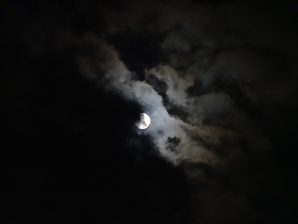 Sometimes I photograph things. Sometimes it works out well. - The photo, moon, Sky, Clouds