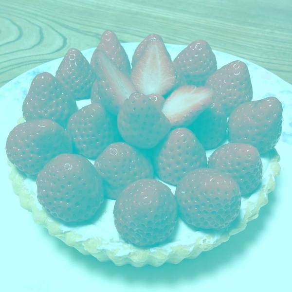 There is no red in this photo. - Optical illusions, Jellyfish, Strawberry, Not mine, Strawberry (plant)