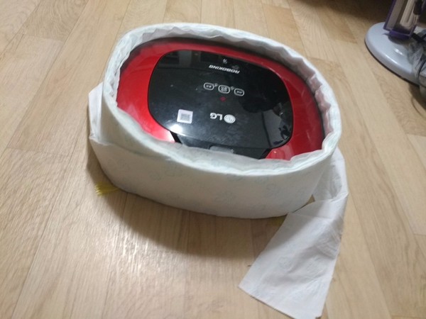 When I returned home, what happened to the robot vacuum cleaner - House, Robot Vacuum Cleaner, Robot, A vacuum cleaner, Napkins