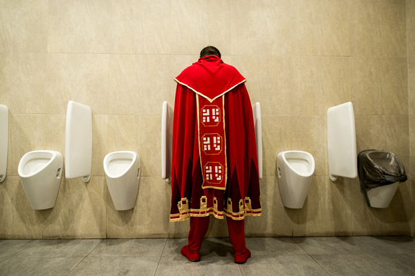 His Majesty - The photo, , Urinal, Meeting