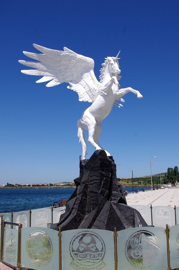 Unicorn statue in Canakkale - My, Turkey, , The statue, Unicorn, Travels, Tourism, , Pentax, Sculpture